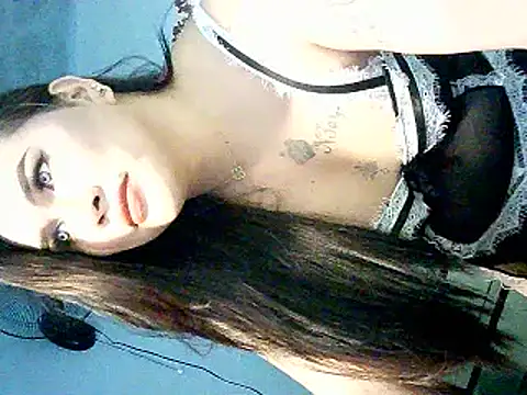 Snapshot of hollynicole chatting on 02-23-26, 07:53 hollynicole online show from 02-23-26, 07:53