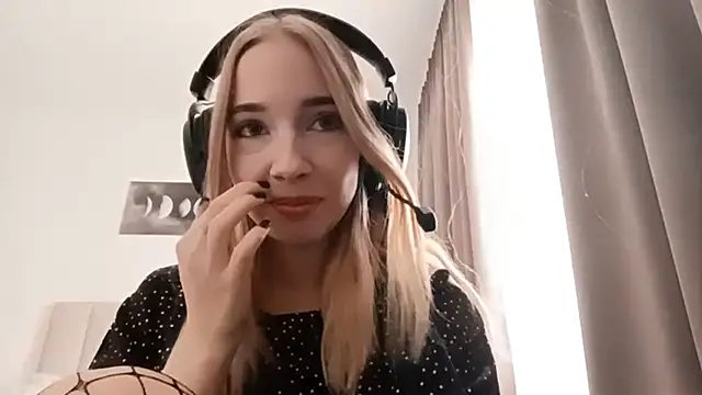 Snapshot of WackyNome chatting on 02-10-26, 06:12 WackyNome online show from 02-10-26, 06:12