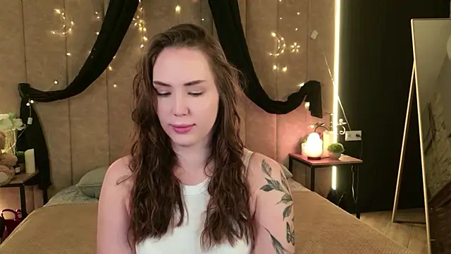 Snapshot of Arielle_Vade chatting on 05-19-26, 05:25 Arielle Vade online show from 05-19-26, 05:25