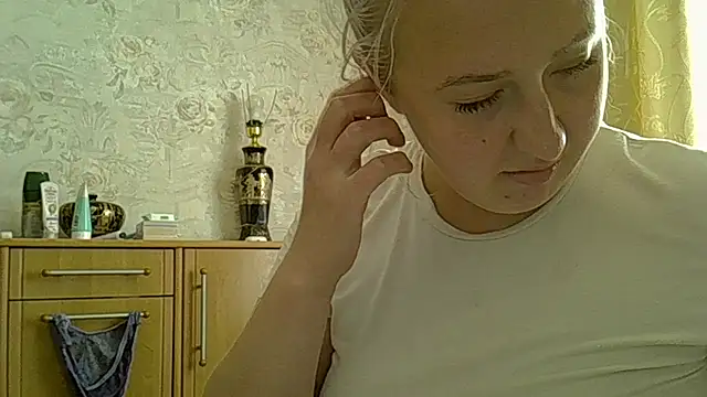 Snapshot of CurvyWild_Lady30 chatting on 06-10-26, 11:22 CurvyWild Lady30 online show from 06-10-26, 11:22