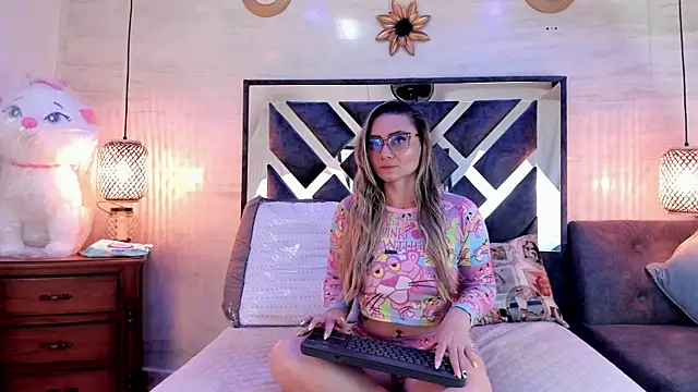 annie vega17  online show from 04-19-26, 01:28