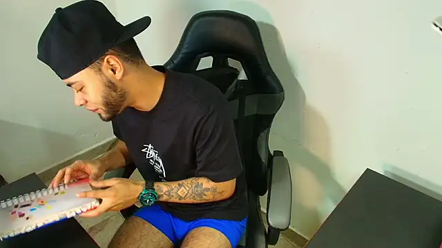 Snapshot of Xanderstone00 chatting on 02-24-26, 05:03 Xanderstone00 online show from 02-24-26, 05:03