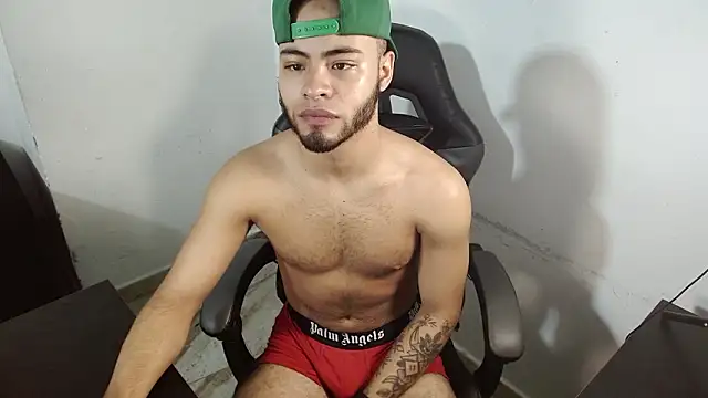 Snapshot of Xanderstone00 chatting on 02-08-26, 07:00 Xanderstone00 online show from 02-08-26, 07:00