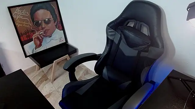 Snapshot of Xanderstone00 chatting on 02-12-26, 08:52 Xanderstone00 online show from 02-12-26, 08:52