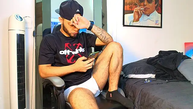 Snapshot of Xanderstone00 chatting on 02-23-26, 07:42 Xanderstone00 online show from 02-23-26, 07:42