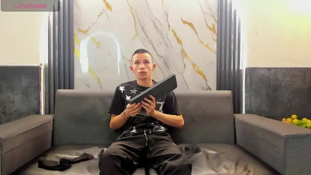 Isaak 26 online show from 03-22-26, 11:01