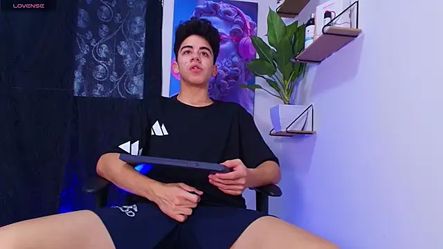 Snapshot of Gael_moon_ chatting on 02-14-26, 07:25 Gael moon online show from 02-14-26, 07:25