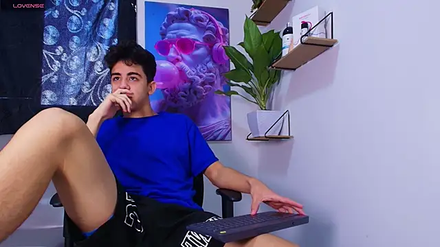 Snapshot of Gael_moon_ chatting on 02-16-26, 08:29 Gael moon online show from 02-16-26, 08:29