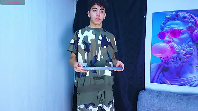 Snapshot of Gael_moon_ chatting on 03-02-26, 04:02 Gael moon online show from 03-02-26, 04:02