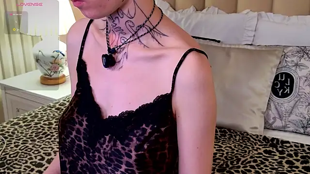 Snapshot of roxy_morrison_x chatting on 07-24-26, 04:08 roxy morrison x online show from 07-24-26, 04:08