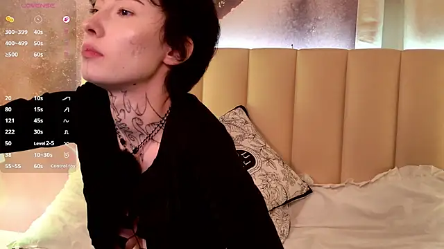 Snapshot of roxy_morrison_x chatting on 07-20-26, 11:12 roxy morrison x online show from 07-20-26, 11:12