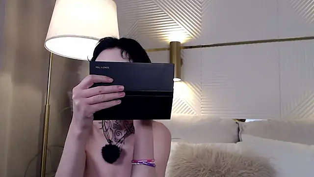 Snapshot of roxy_morrison_x chatting on 07-19-26, 03:48 roxy morrison x online show from 07-19-26, 03:48