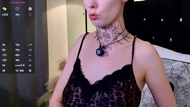 Snapshot of roxy_morrison_x chatting on 07-31-26, 04:01 roxy morrison x online show from 07-31-26, 04:01