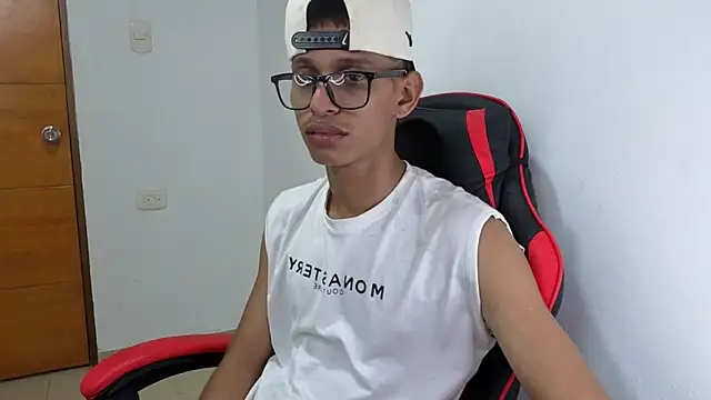 Snapshot of Niklausxxx chatting on 02-28-26, 10:53 Niklausxxx online show from 02-28-26, 10:53