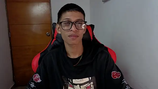 Snapshot of Niklausxxx chatting on 03-02-26, 01:17 Niklausxxx online show from 03-02-26, 01:17