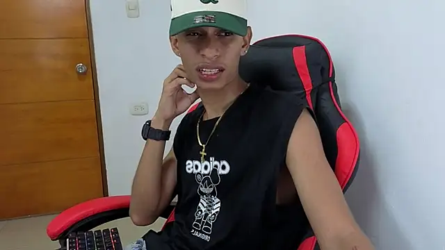 Snapshot of Niklausxxx chatting on 02-26-26, 07:19 Niklausxxx online show from 02-26-26, 07:19