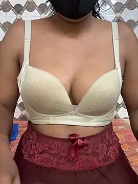 Snapshot of lovely_siaa chatting on 04-21-26, 04:46 lovely siaa online show from 04-21-26, 04:46