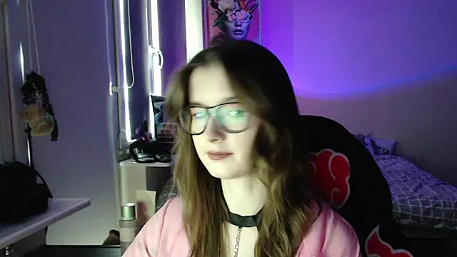LunaXcherry online show from 04-28-26, 04:44