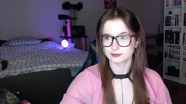 LunaXcherry online show from 03-30-26, 06:09