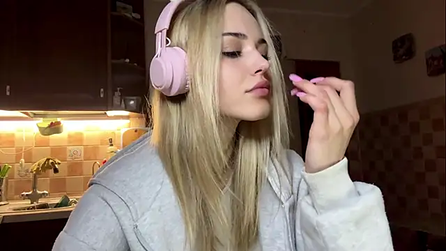 Evva mayy online show from 02-22-26, 04:41