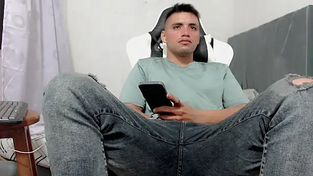 Snapshot of Tuporia6272 chatting on 02-13-26, 05:51 Tuporia6272 online show from 02-13-26, 05:51