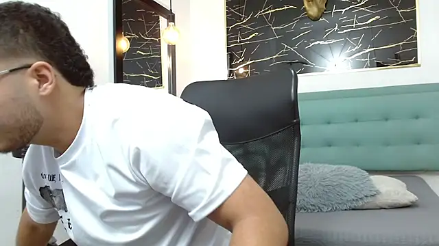 Snapshot of Trevor_Ash chatting on 02-11-26, 03:28 Trevor Ash online show from 02-11-26, 03:28