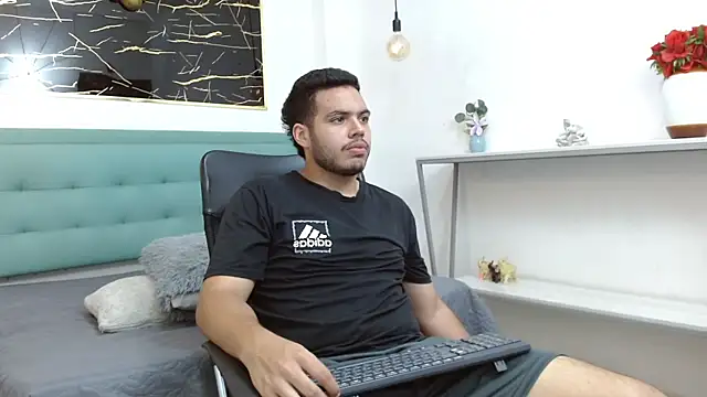 Snapshot of Trevor_Ash chatting on 02-10-26, 03:27 Trevor Ash online show from 02-10-26, 03:27