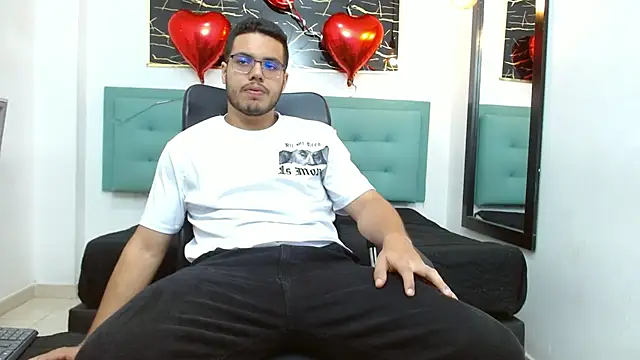 Snapshot of Trevor_Ash chatting on 02-21-26, 03:30 Trevor Ash online show from 02-21-26, 03:30