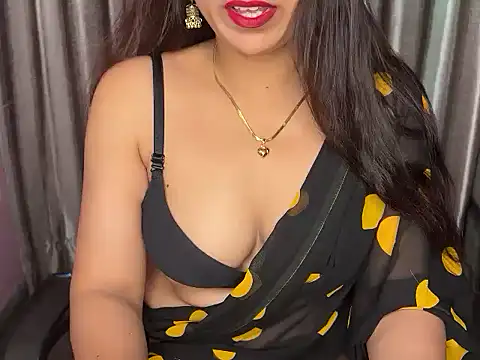 Snapshot of Radhika_4_you chatting on 05-22-26, 01:47 Radhika 4 you online show from 05-22-26, 01:47