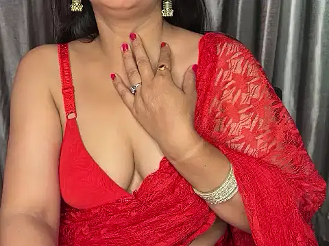 Snapshot of Radhika_4_you chatting on 05-19-26, 01:56 Radhika 4 you online show from 05-19-26, 01:56