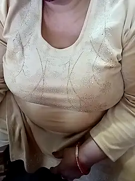 Snapshot of Simran_008 chatting on 02-14-26, 09:42 Simran 008 online show from 02-14-26, 09:42