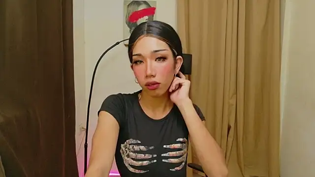 Queenoflustx online show from 05-13-26, 01:51