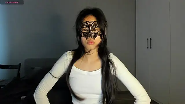 Snapshot of HelenBlazeTrt chatting on 06-19-26, 02:06 HelenBlazeTrt online show from 06-19-26, 02:06