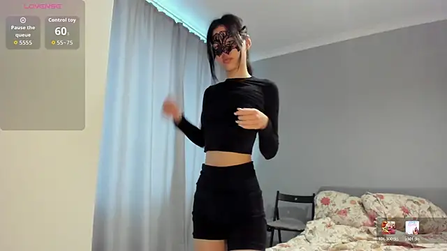 Snapshot of HelenBlazeTrt chatting on 05-27-26, 01:37 HelenBlazeTrt online show from 05-27-26, 01:37