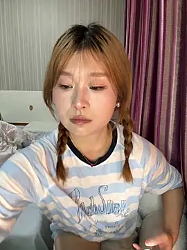 Snapshot of A-cola chatting on 05-17-26, 01:22 A-cola online show from 05-17-26, 01:22