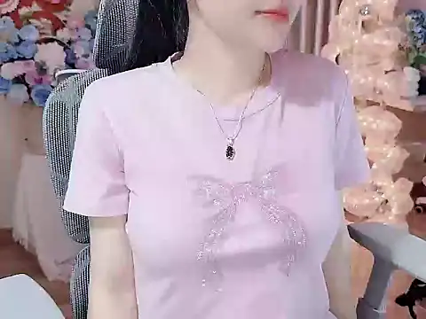 Snapshot of Agnelyn___ chatting on 06-14-26, 01:23 Agnelyn online show from 06-14-26, 01:23