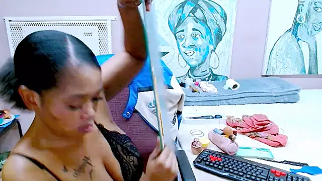 Snapshot of TyraHotxxx chatting on 05-23-26, 06:12 TyraHotxxx online show from 05-23-26, 06:12