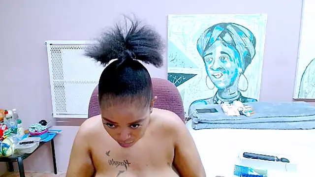 Snapshot of TyraHotxxx chatting on 05-21-26, 01:14 TyraHotxxx online show from 05-21-26, 01:14