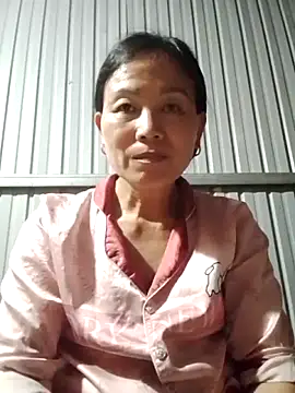 Snapshot of Kiss_love2 chatting on 05-25-26, 04:56 Kiss love2 online show from 05-25-26, 04:56