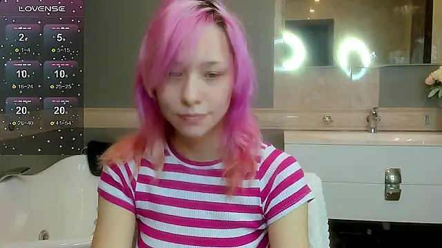 EmilyTrase online show from 04-05-26, 01:23