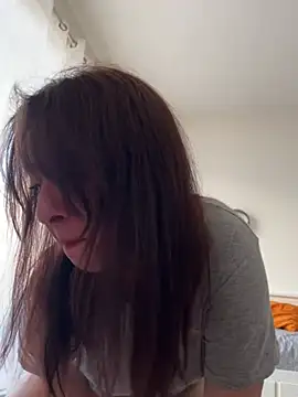 DeN strip online show from 04-17-26, 06:00