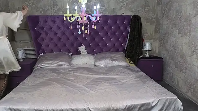 Anna Kenan online show from 04-23-26, 12:29