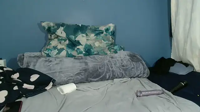 Sweet-Bella17 online show from 06-30-26, 10:10