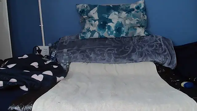 Sweet-Bella17 online show from 06-10-26, 02:24