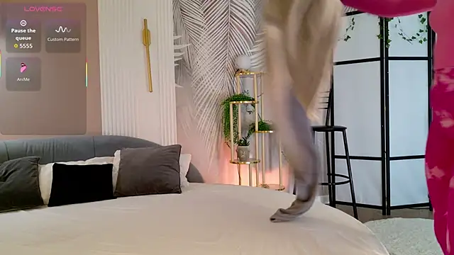 Abigail Forland online show from 04-24-26, 05:09