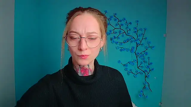 Snapshot of Esmi_Winter chatting on 02-28-26, 06:13 Esmi Winter online show from 02-28-26, 06:13