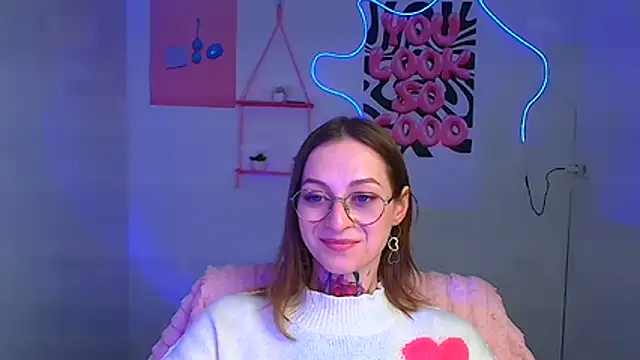 Snapshot of Esmi_Winter chatting on 02-22-26, 06:27 Esmi Winter online show from 02-22-26, 06:27