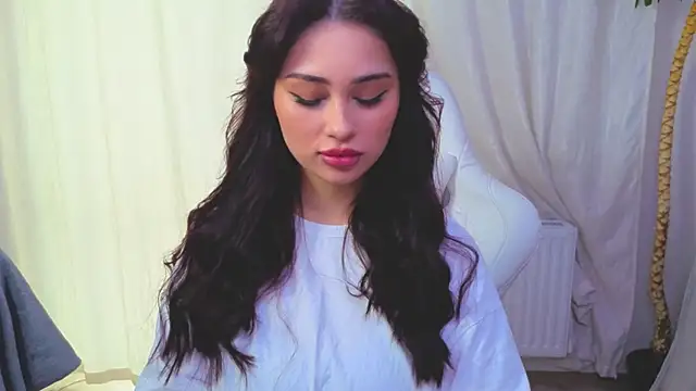 Sofia Plump online show from 04-13-26, 12:53