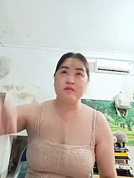 Snapshot of Kee-kimlee chatting on 05-30-26, 12:39 Kee-kimlee online show from 05-30-26, 12:39