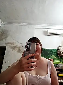 Snapshot of Kee-kimlee chatting on 04-22-26, 01:07 Kee-kimlee online show from 04-22-26, 01:07